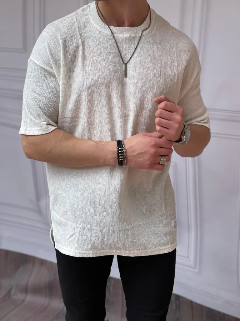 Kırışık Kumaş Relaxed Kalıp Alt Yırtmaç Detaylı Tshırt